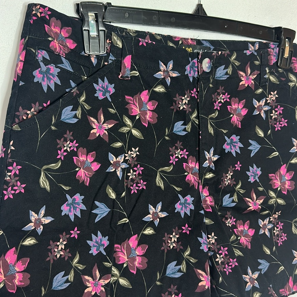 Lee Black Floral Patterned Cotton Shorts - Picture 2 of 7